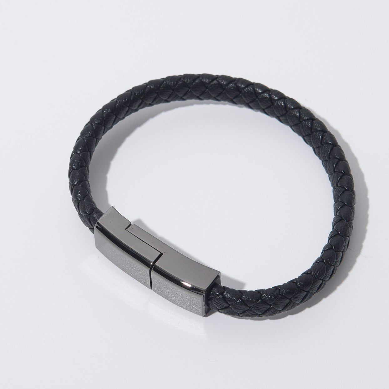 USB-laddningskabel i form av Armband